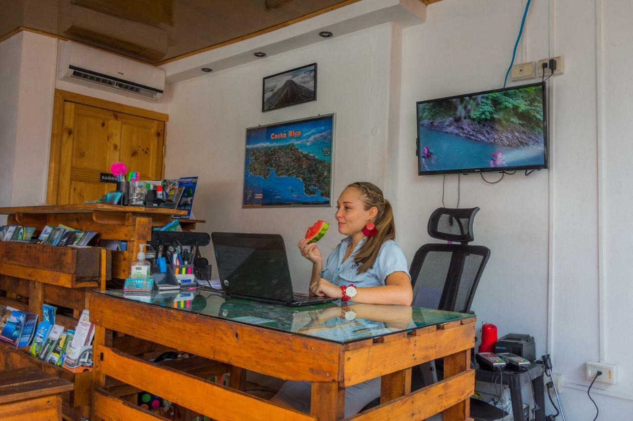 Arenal Container Hostel ラ・フォルトゥナ エクステリア 写真